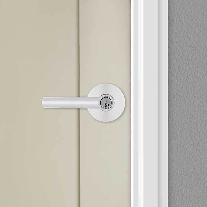 Kwikset Milan Keyed Entry Lever Smartkey, Round Rose With 6-Way Adjustable Latch And Round Corner Strike, Bright Polished Chrome