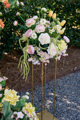 Lucy Large Vaseless Centerpiece