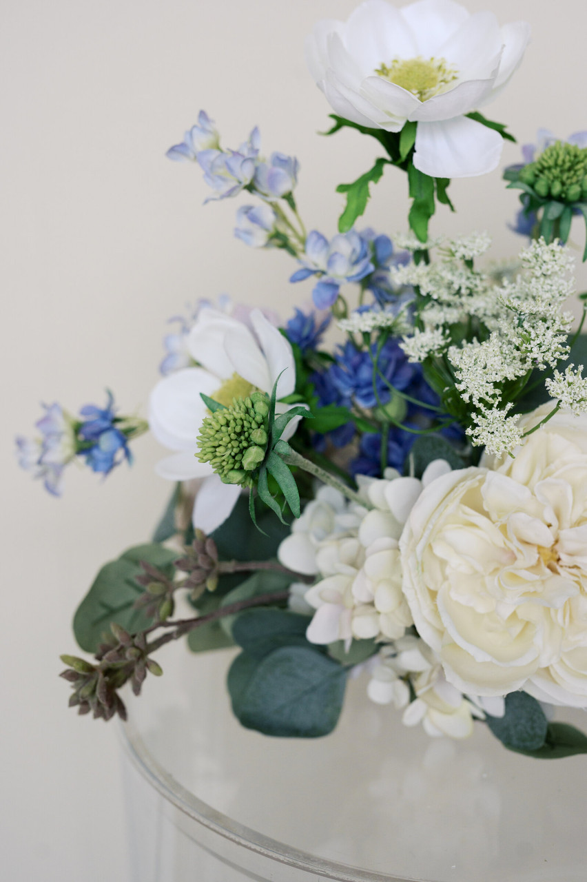 Taylor Vaseless Centerpiece