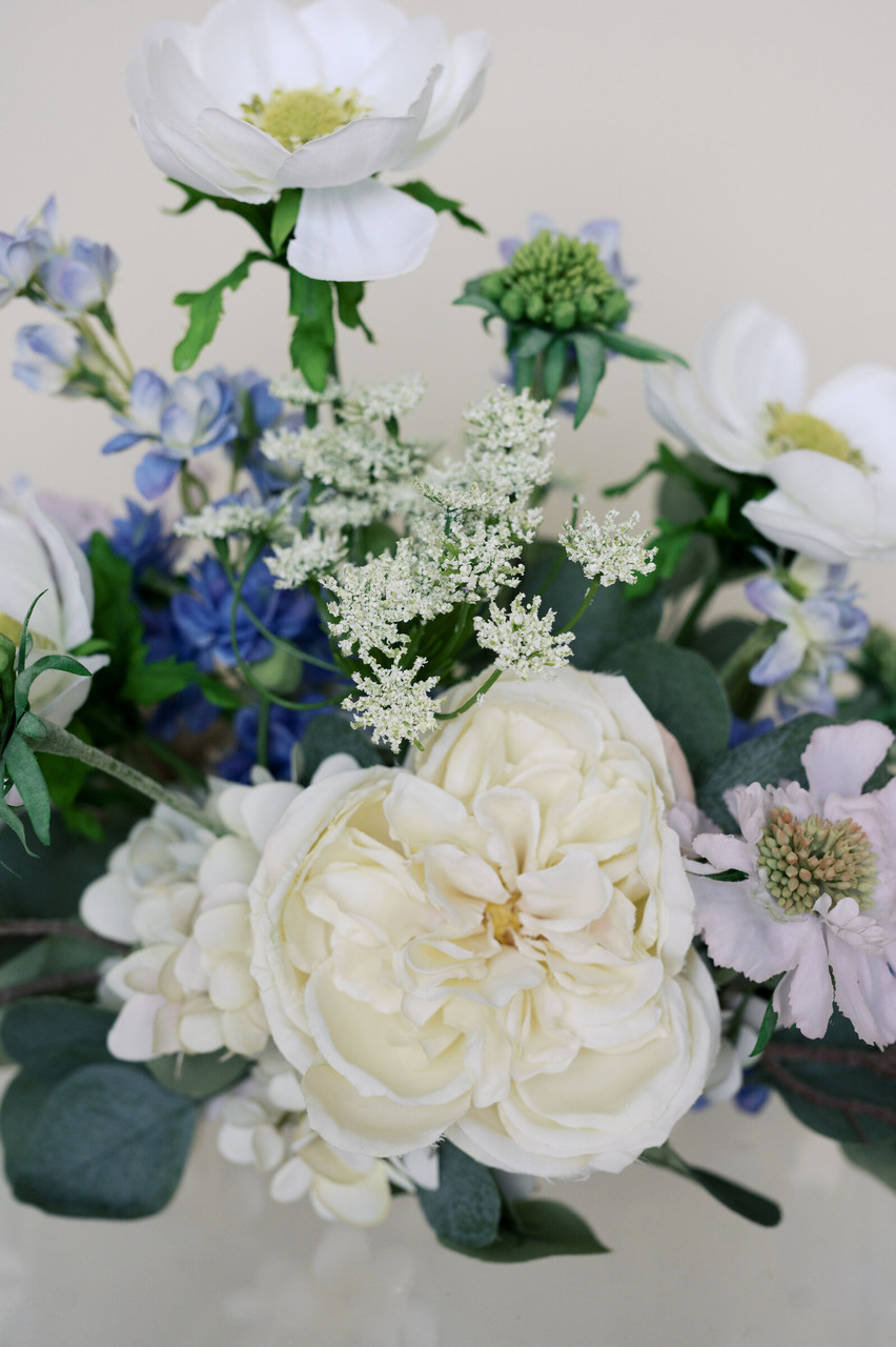 Taylor Vaseless Centerpiece