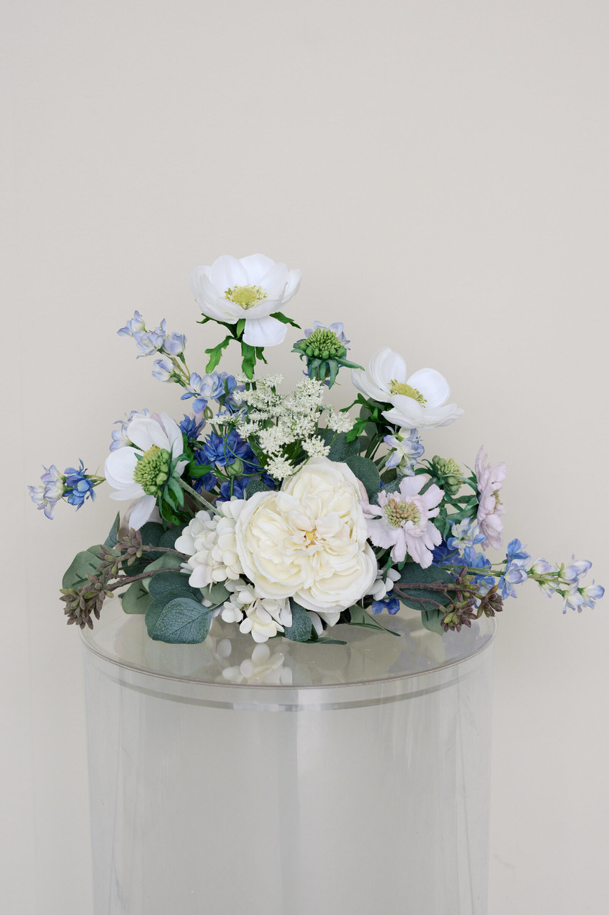 Taylor Vaseless Centerpiece