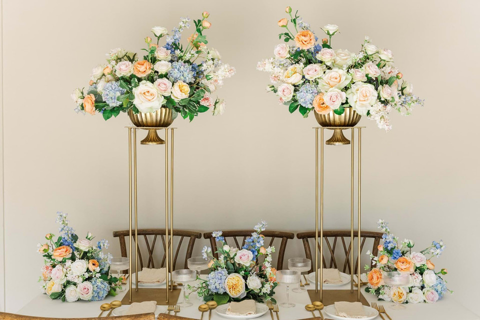 Kate Vaseless Centerpiece