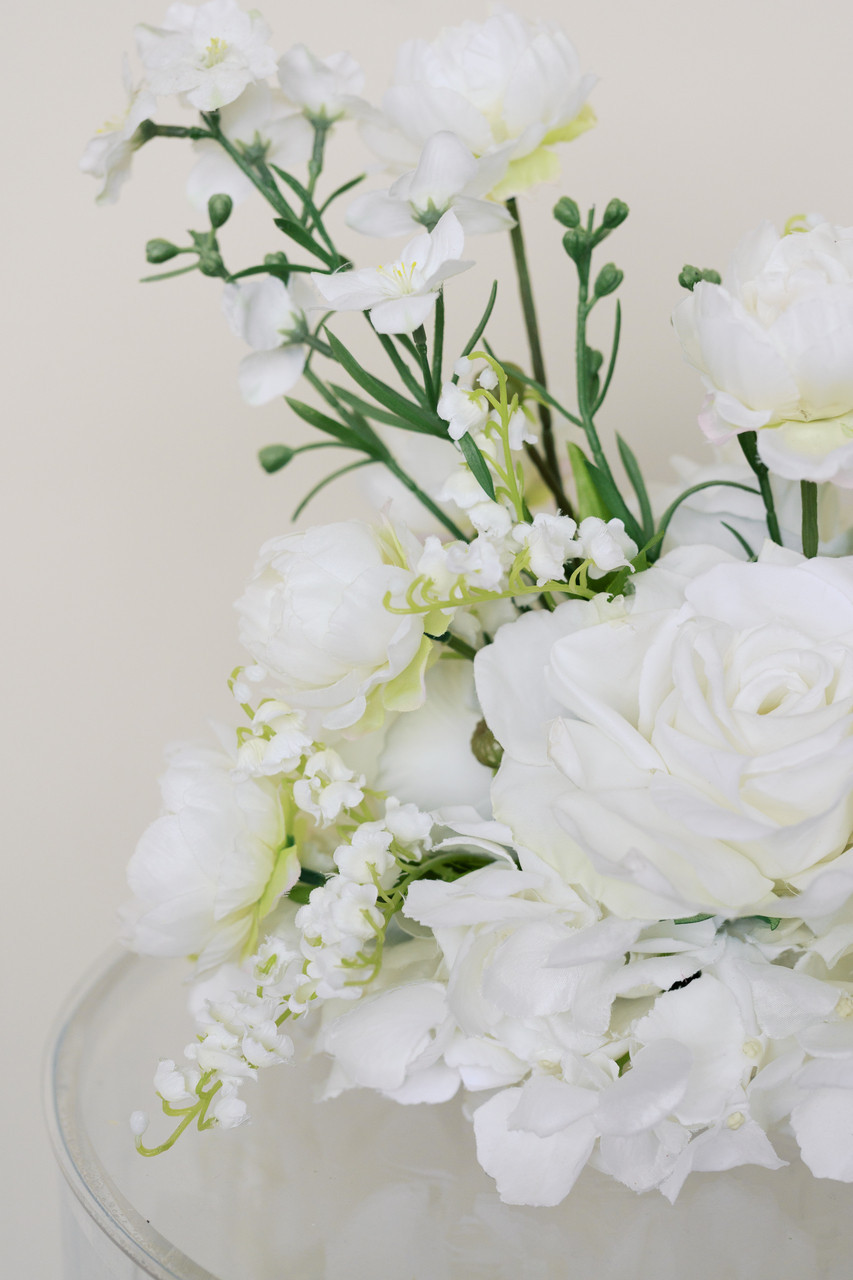 Audrey Vaseless Centerpiece