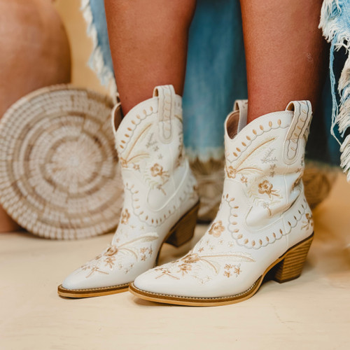 Western Embroidered Cowgirl Boots - White