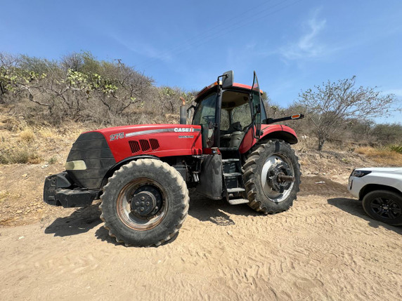 Case IH MAGNUM 275 - Equipo usado 2020