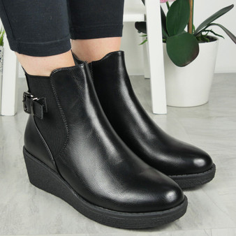 EIRIAN Black Chelsea Grip Zip Wedge Boots