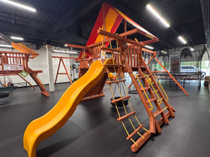 Lion's Den - Red Tag  (Showroom Display) Lion's Den - Red Tag  (Showroom Display)