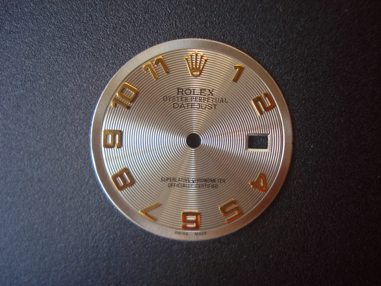 28.5mm Silver Annular Relief Dial Marked Rolex Symbol With Golden Arabic Numerals And Date Window Fit DG 2813 Or MIYOTA 8215 Automatic Movement With DWO For Mens Golden Or 2-tone DATEJUST Watch