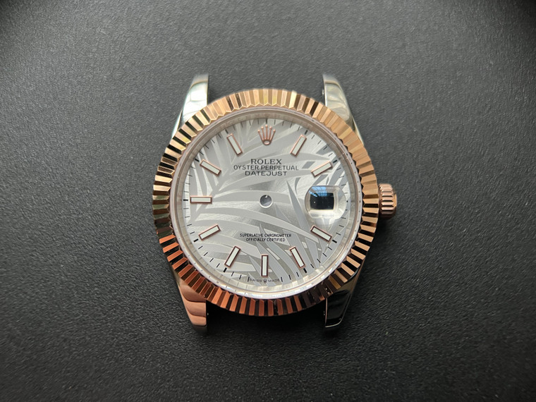 Newer Style Of 2-tone Rolex 41mm DateJust Watch Set With Rose Golden Fluted Bezel And Silver 2-tone Palm Leaf Dial Has Rose Golden Luminous Sticks Fit ETA 2824 Movement