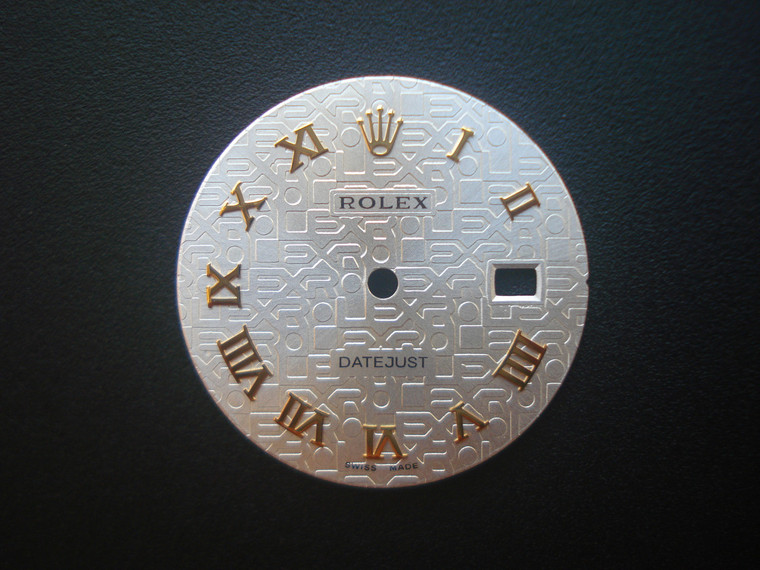 28.5mm Silver Totemic Dial Marked Rolex Symbol With Golden Roman Numbers And Date Window Fit DG 2813 Or MIYOTA 8215 Automatic Movement With DWO For Mens Golden Or 2-tone DATEJUST Watch