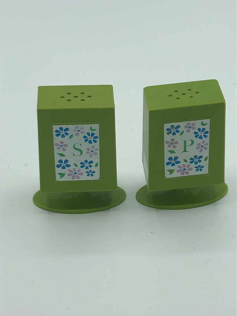 Deka Retro green salt & pepper shakers