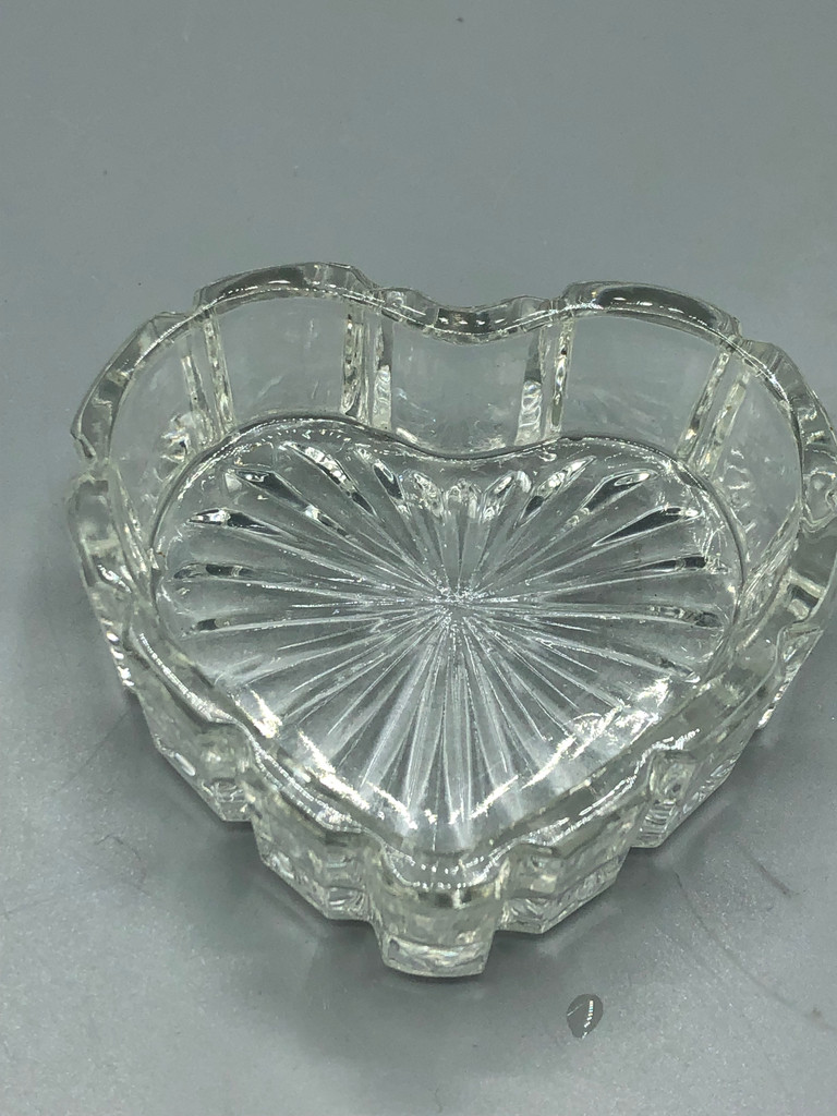 Decorative glass heart trinket box
