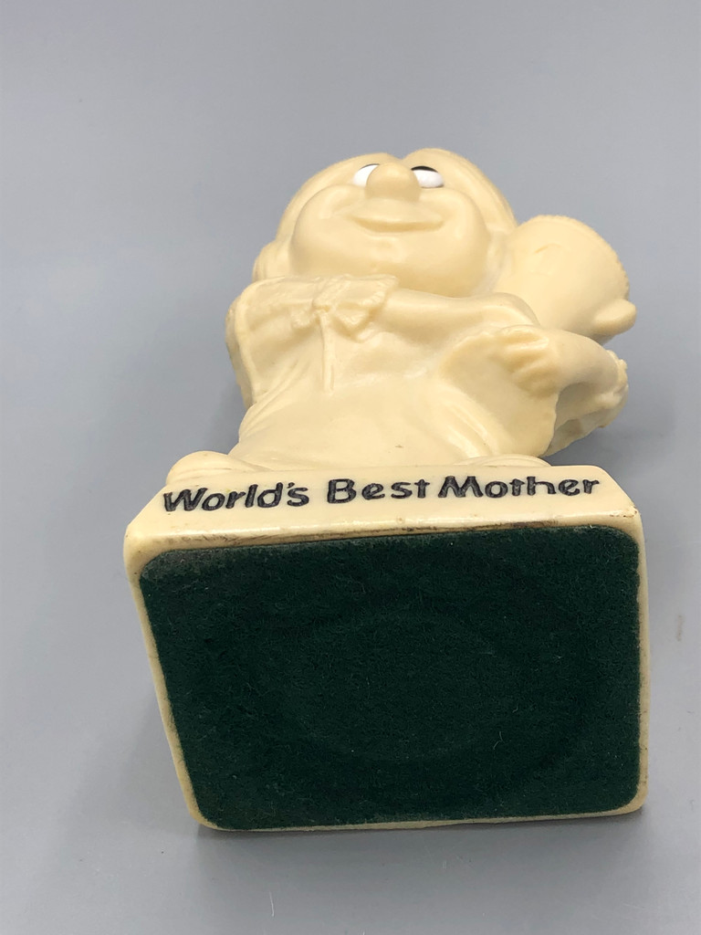 Worlds "Best Mother" Statue
