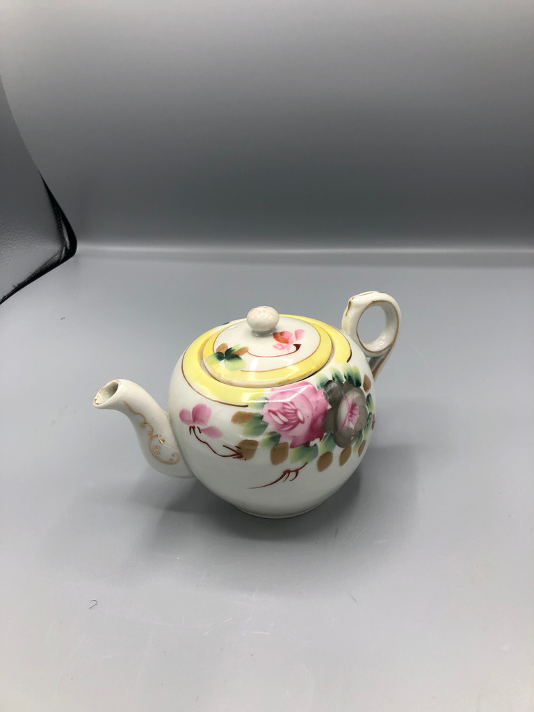 Japanese Tea Pot with flowers