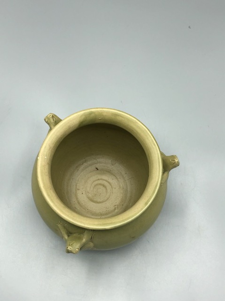 Pottery vase with frog handles