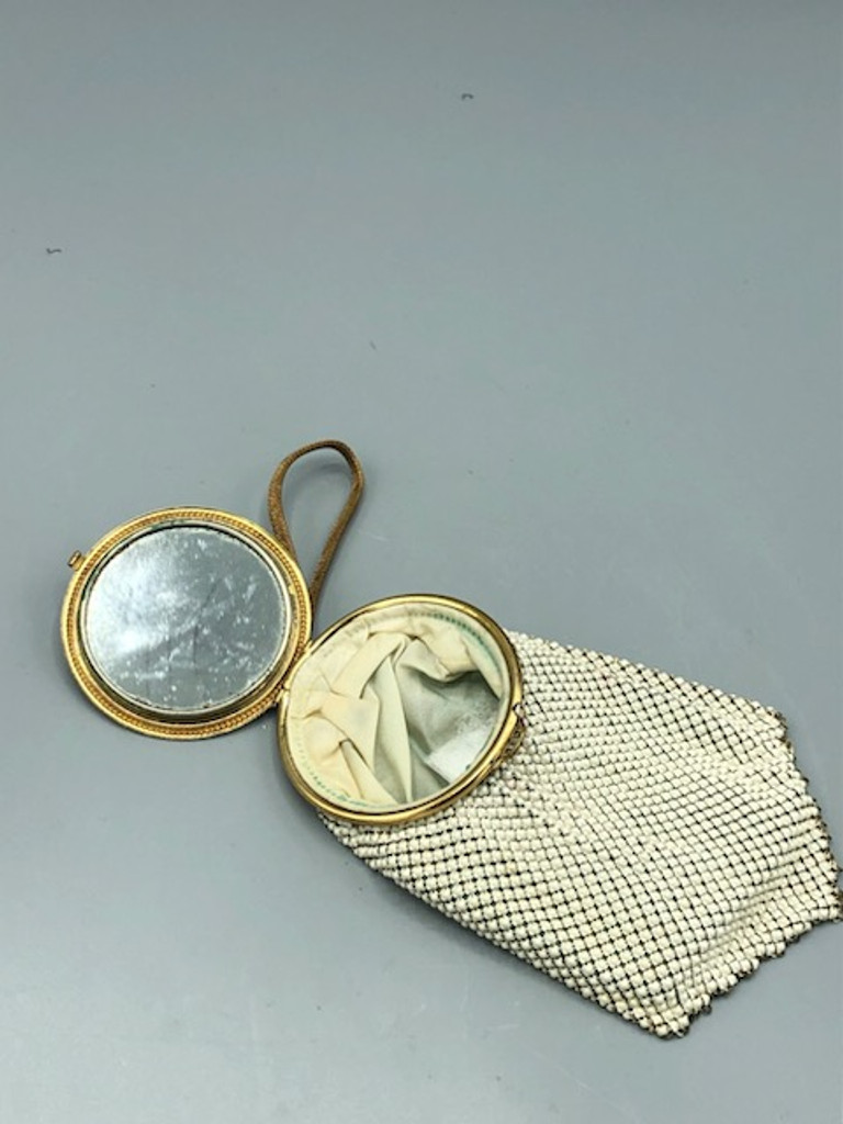 Vintage mesh bracket & wallet