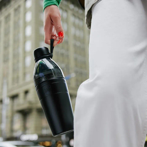 A Bottle/Coffee Cup Helix Thermal - Nitro 22oz