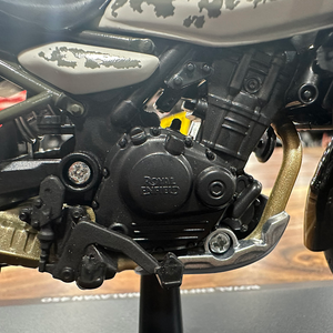 Royal Enfield New Himalayan Scale Model Kamet White