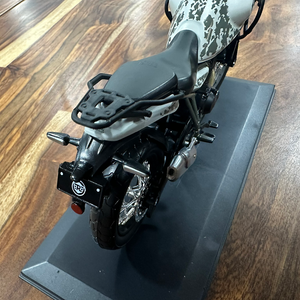 Royal Enfield New Himalayan Scale Model Kamet White