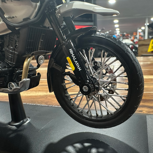 Royal Enfield New Himalayan Scale Model Kamet White