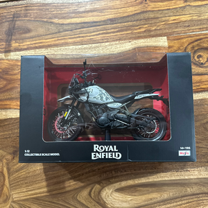Royal Enfield New Himalayan Scale Model Kamet White