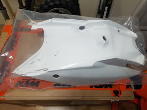 KTM AIR BOX PART WHITE (4710600101028)