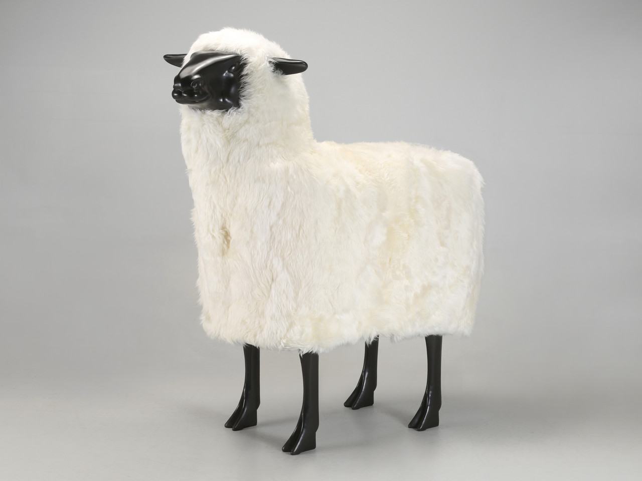 最終値下げCCU NEAT SHEEP REGULAR サイズ1美品 Old Plank Sheep 6' - Real Sheep Fur Large Sheep Sculpture.