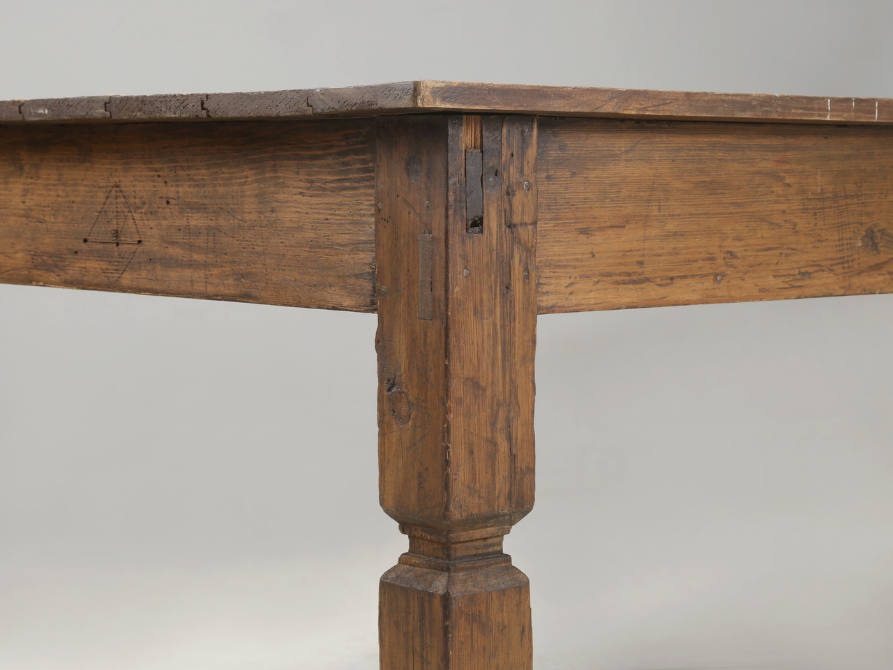 American Pine Farm Table - Thumbnail 3