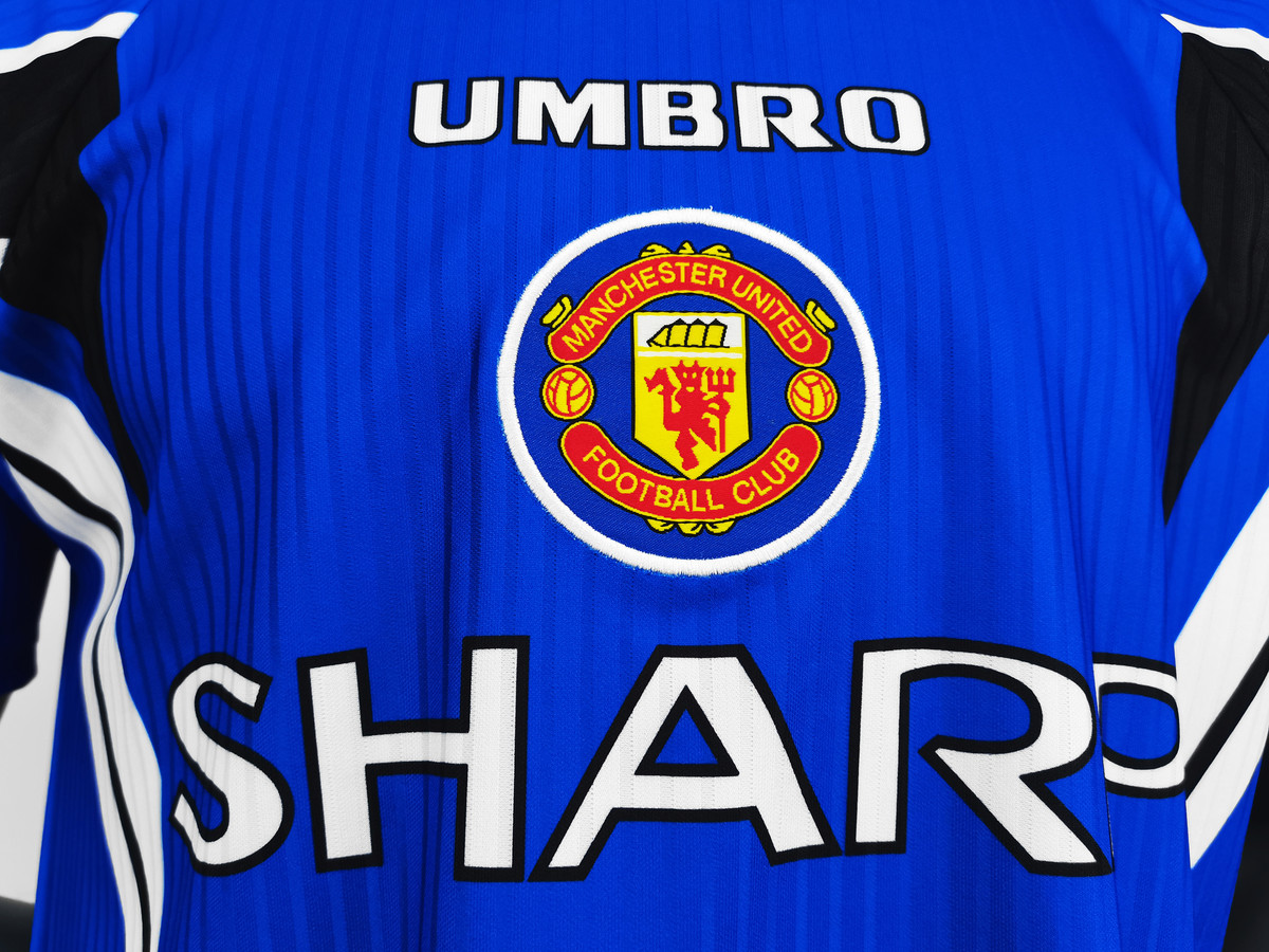Manchester United 96/97 Men's Third Retro Shirt