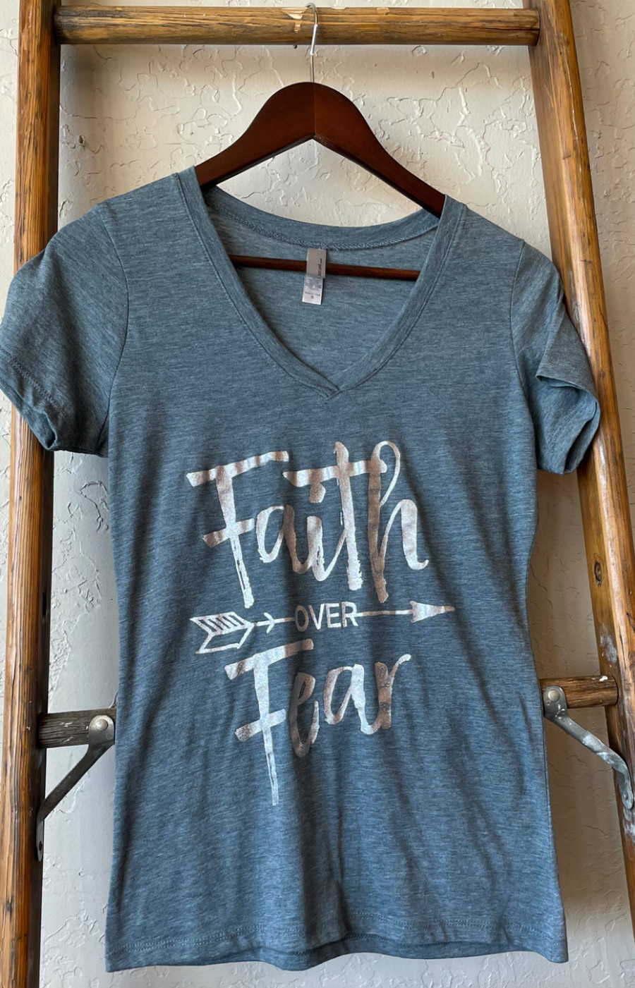 Faith Over Fear Graphic V-Neck Tee - Heather Navy (Sliver Print) 