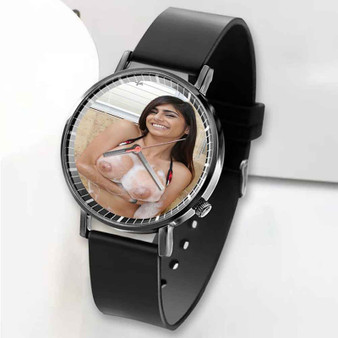 Pastele New Mia Khalifa on Bathroom new Custom Unisex Black Quartz Watch Premium Gift Box Watches