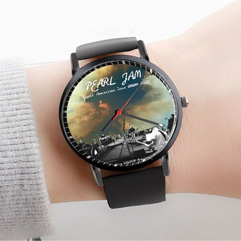 Pastele Pearl Jam North American Tour 2022 Custom Watch Awesome Unisex Black Classic Plastic Quartz Watch for Men Women Premium Gift Box Watches