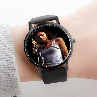 Pastele Zendaya Custom Watch Awesome Unisex Black Classic Plastic Quartz Watch for Men Women Premium Gift Box Watches