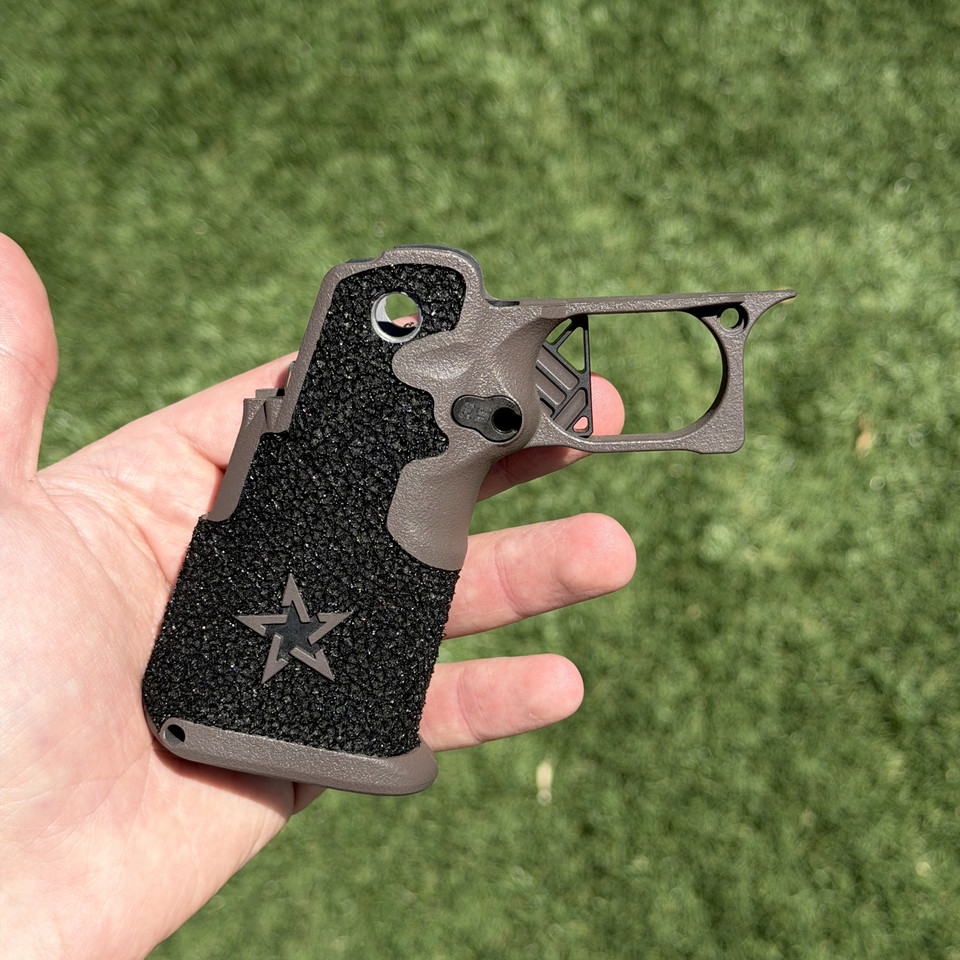 Staccato C2 with high-contrast tactical stippling by Extreme Shooters