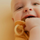 bibs_2_chupetas_colour_pale_butter_petal007
