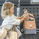 stokke_jetkids_mochila_crew_coral_pink001