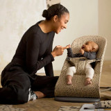 BabyBjörn Espreguiçadeira Bliss Woven Beige/Dark Grey Print 006038