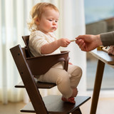 stokke_tripp_trapp_carvalho_baby_set2_warm_brown_tabuleiro_white003