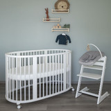 Stokke Pack Berço Sleepi V3 White + Colchão + Lençol Ajustável + Kit de Extensão
