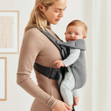 babybjorn_porta_bebe_mini_dark_grey003