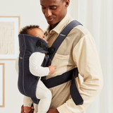babybjorn_porta_bebe_mini_3d_mesh_anthracite004