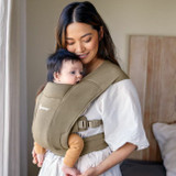 Ergobaby Porta-Bebé Embrace Soft Knit Soft Olive EBCEMAOLIVE