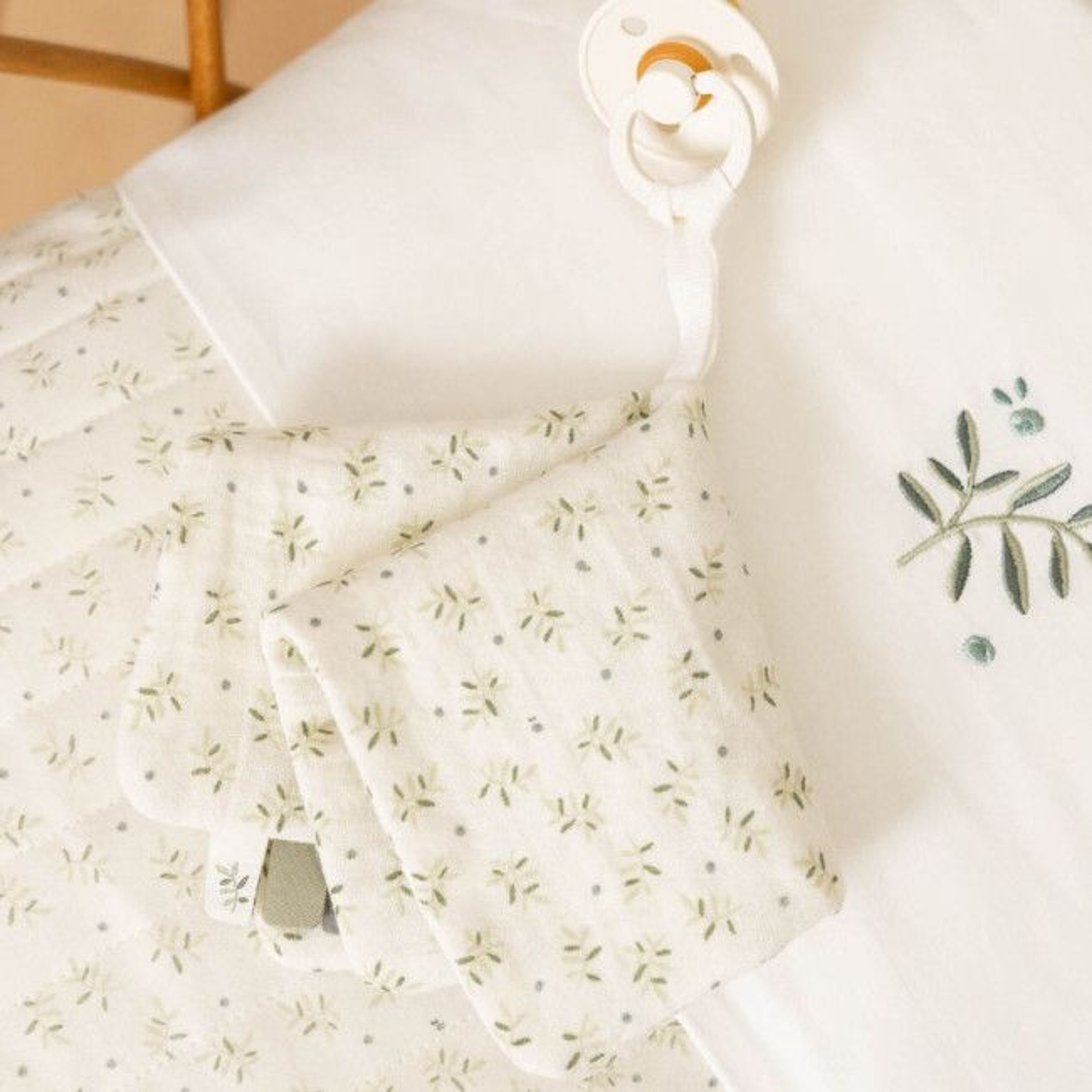 little_dutch_lencol_bordado_blueberry_leaves002