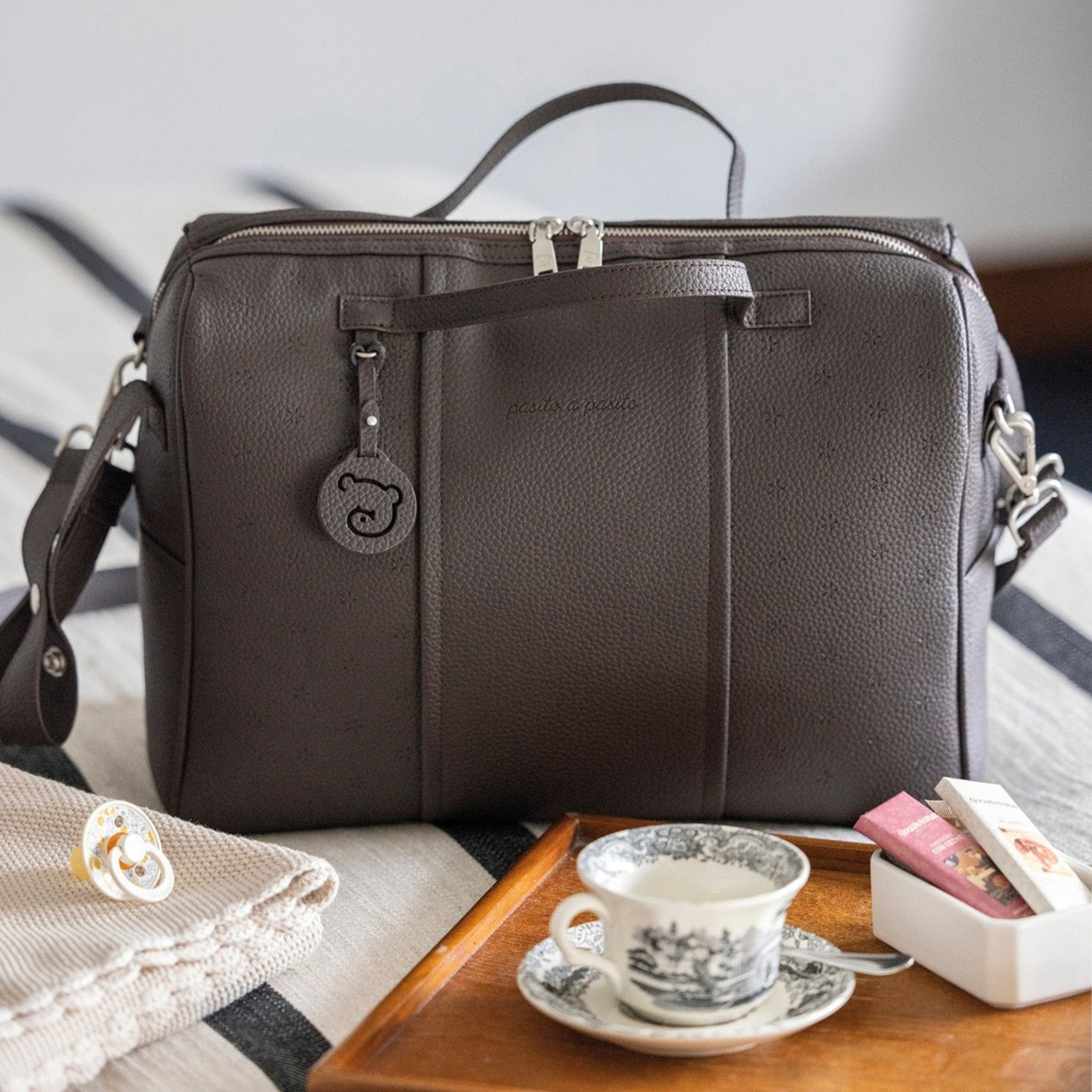 pasito_pasito_saco_muda_fraldas_london_brown003