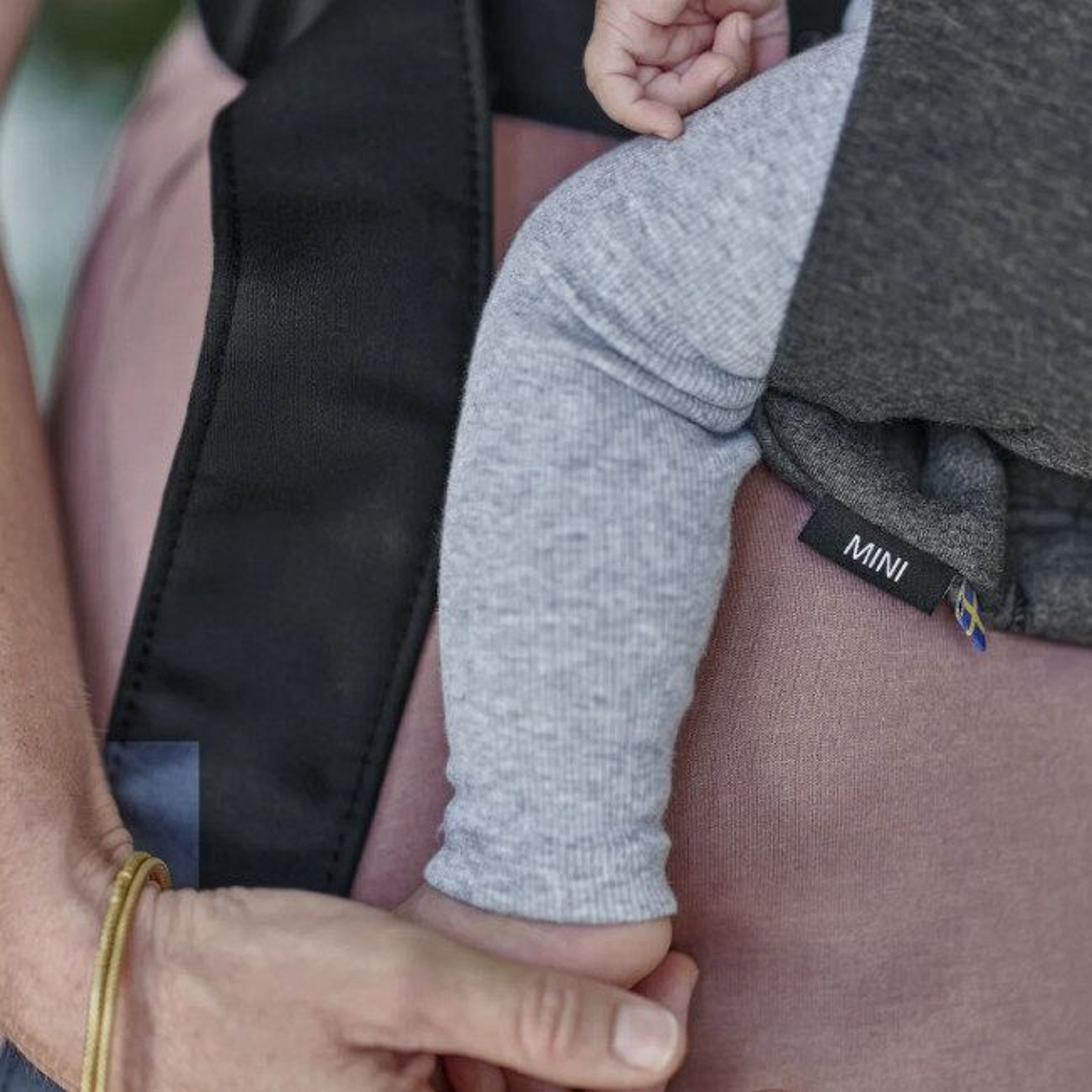 BabyBjörn Porta-Bebé Mini Cinza Carvão Jersey 3D 021076