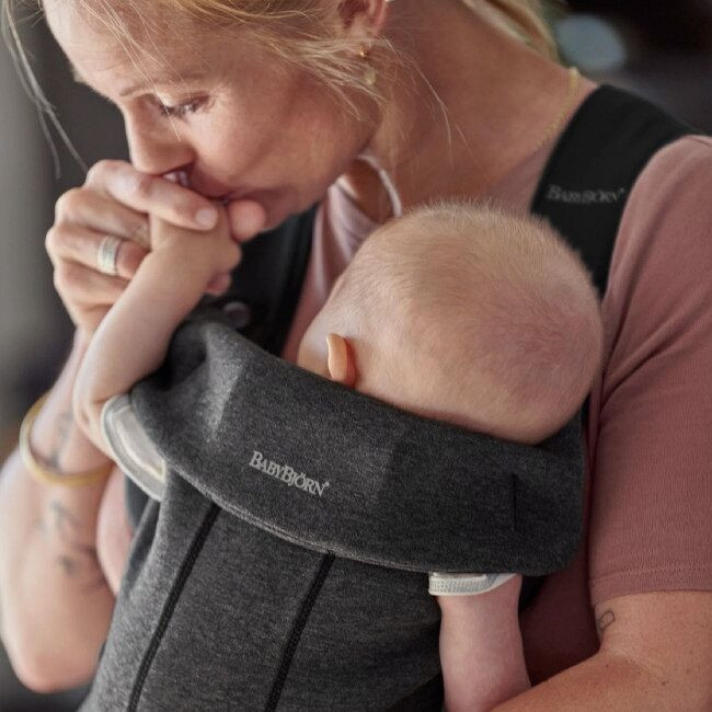 BabyBjörn Porta-Bebé Mini Cinza Carvão Jersey 3D 021076