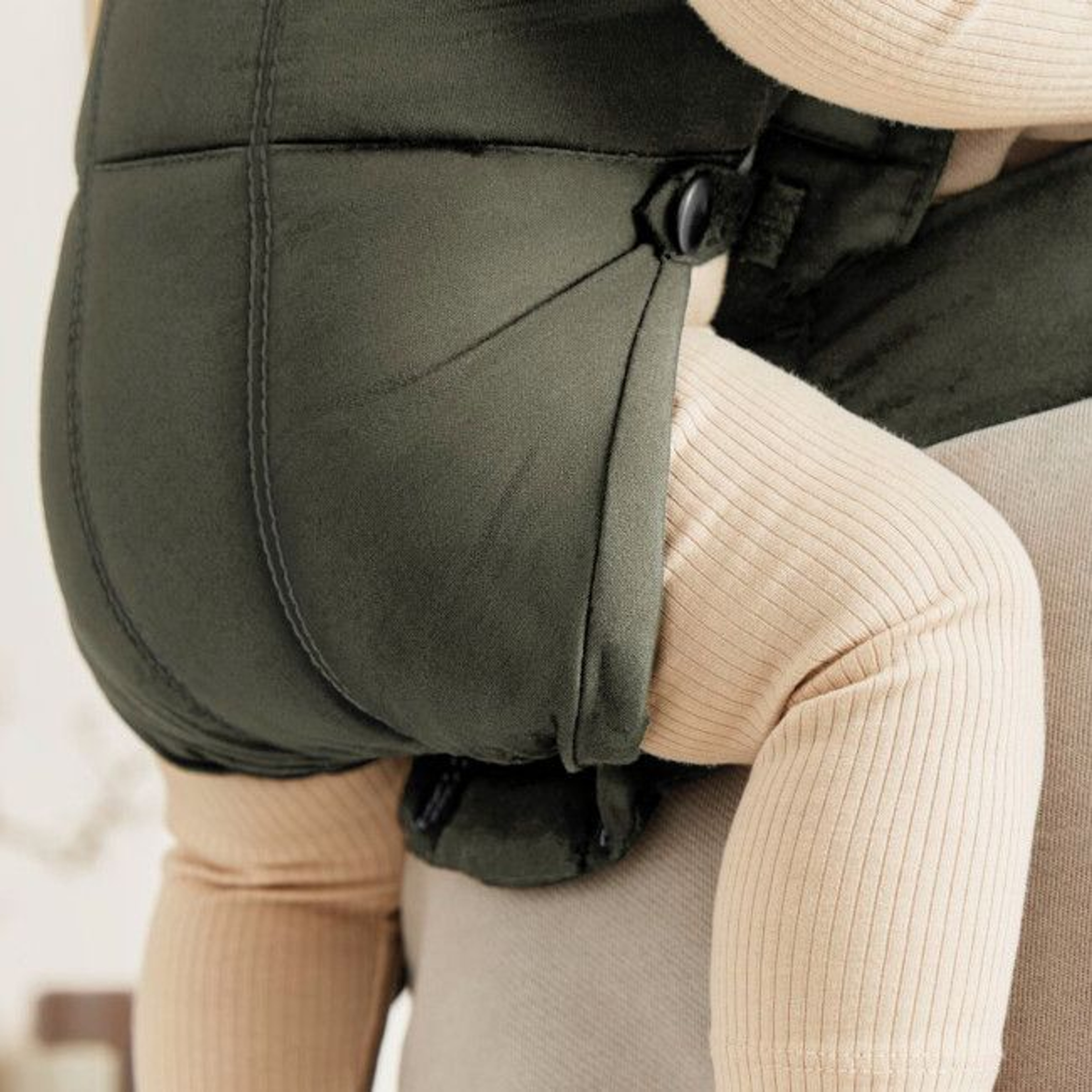 babybjorn_porta_bebe_mini_woven_dark_green004