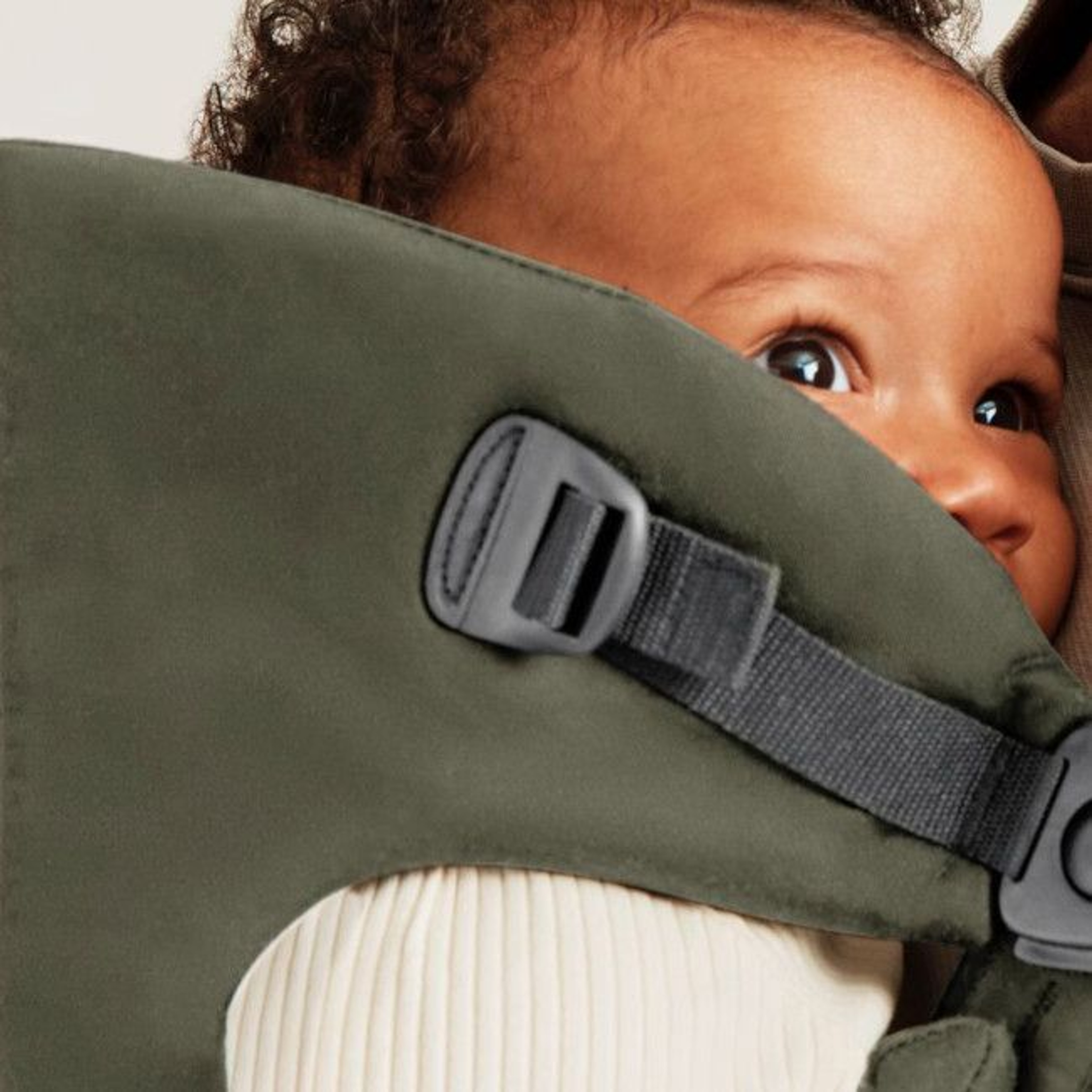 babybjorn_porta_bebe_mini_woven_dark_green003