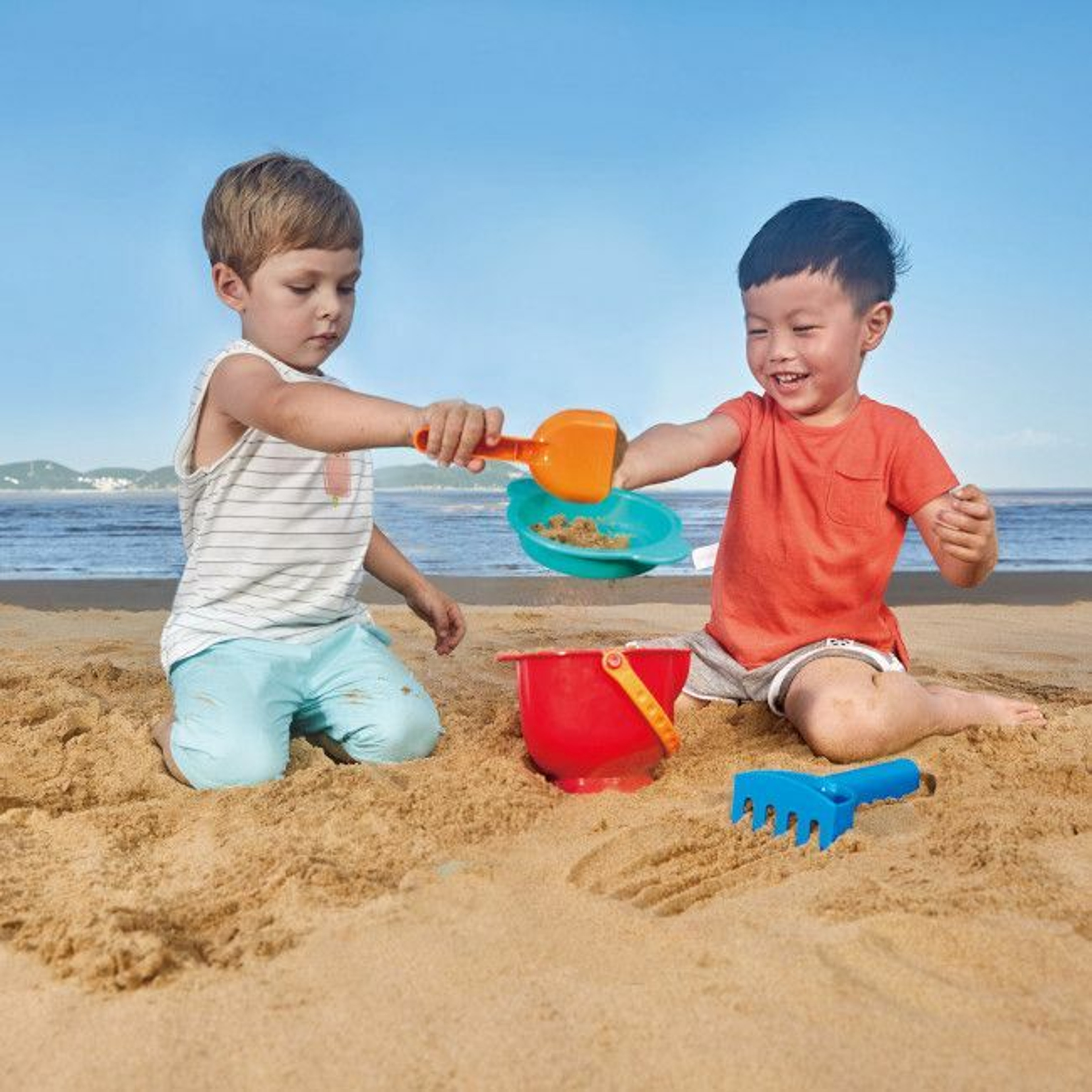 Hape Conjunto de Brinquedos de Praia +18M E4056