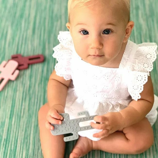 MinikOiOi Mordedor Cacto Powder Grey 261101090004